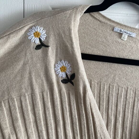 Vila Milano Knit Cardigan Daisy Embroidered Soft Feminine Sweater Large - Picture 3 of 7
